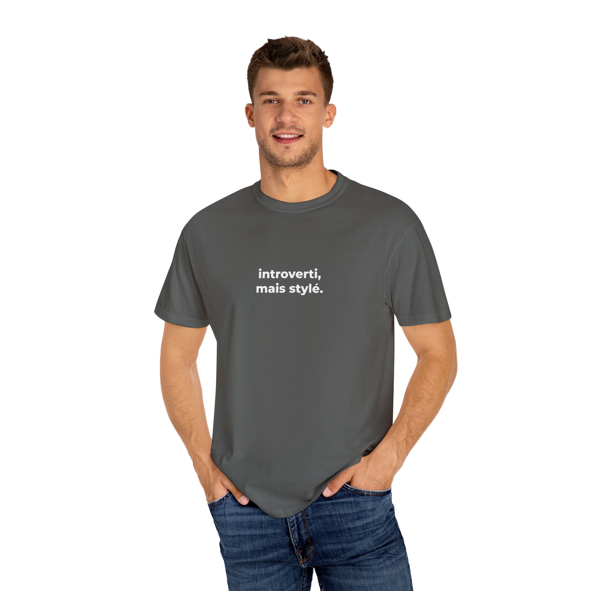 T-shirt unisexe “Introverti, mais stylé.” – Mode minimaliste & humour francophone - Taref