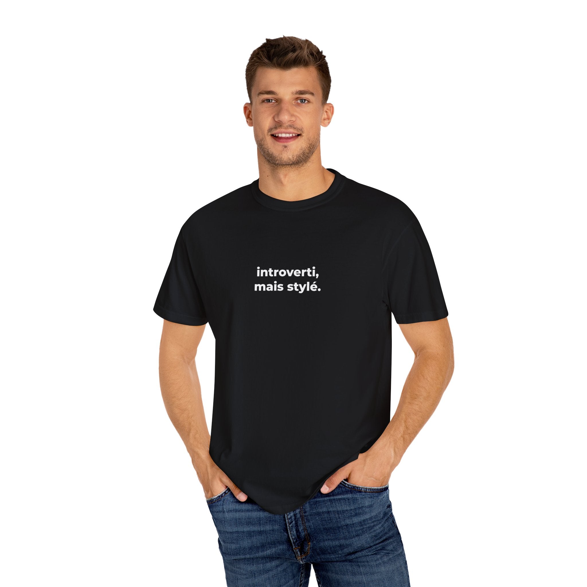 T-shirt unisexe “Introverti, mais stylé.” – Mode minimaliste & humour francophone - Taref